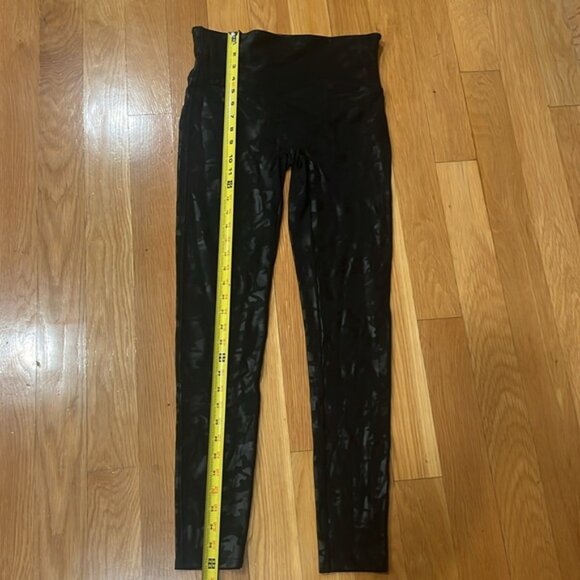 Spanx women’s faux leather black / gray camouflage leggings size large. - Picture 9 of 9
